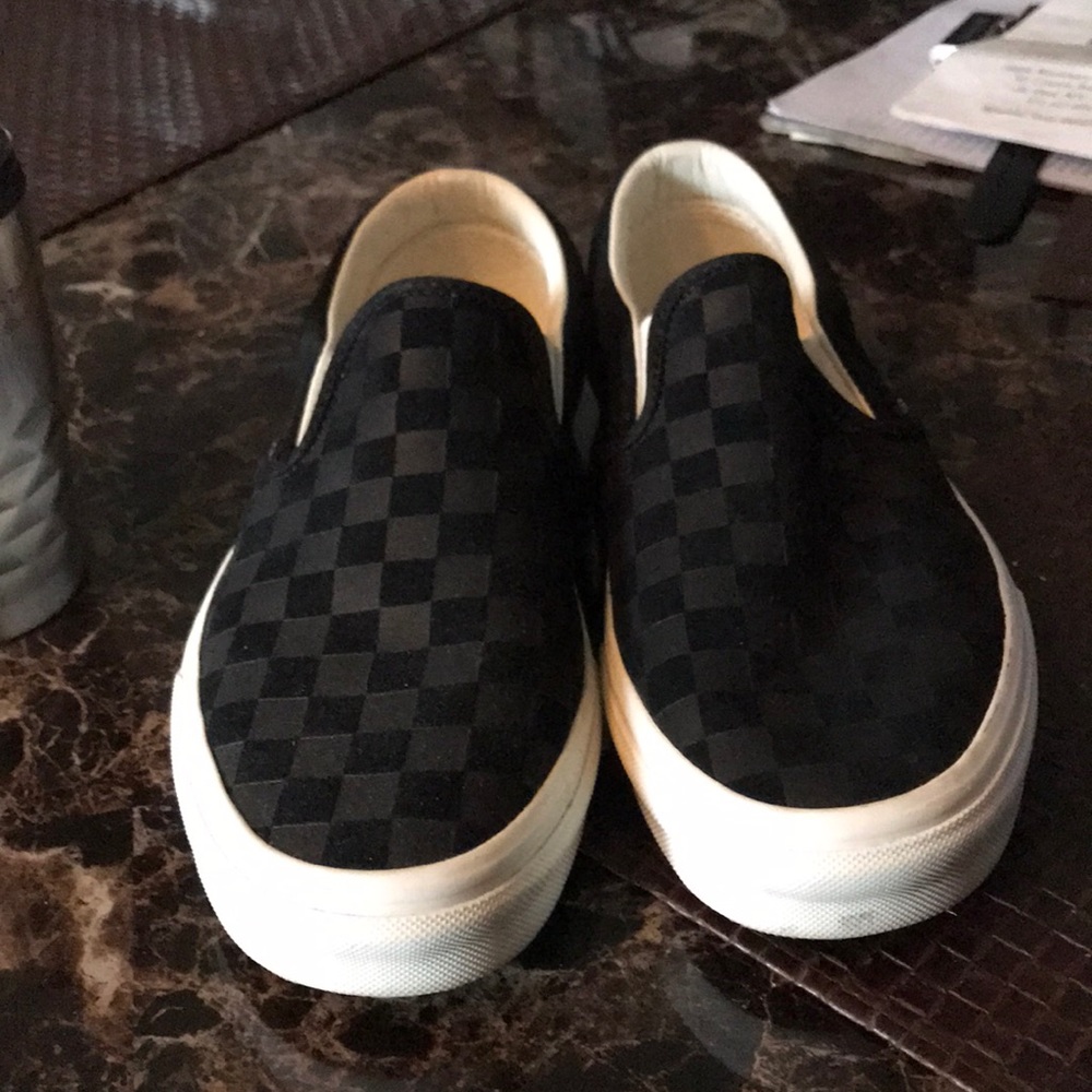 Vans women’s 9 1/2 and men 8.